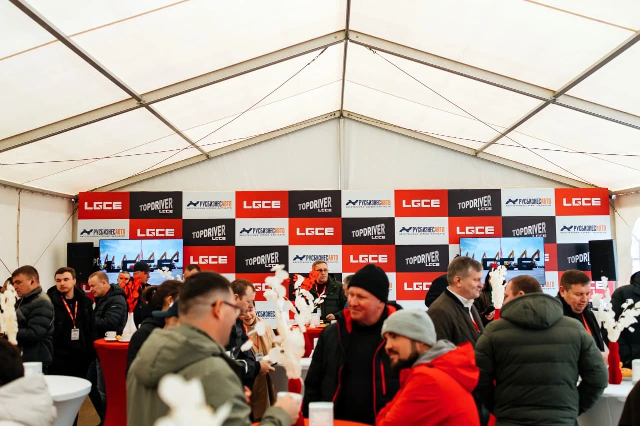 Аренда шатров и мобильных ограждений для презентации техники FAW и конкурса операторов в Краснодаре — Гет Тент - фото 3