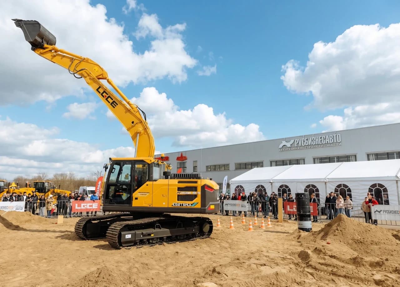 Аренда шатров и мобильных ограждений для презентации техники FAW и конкурса операторов в Краснодаре — Гет Тент