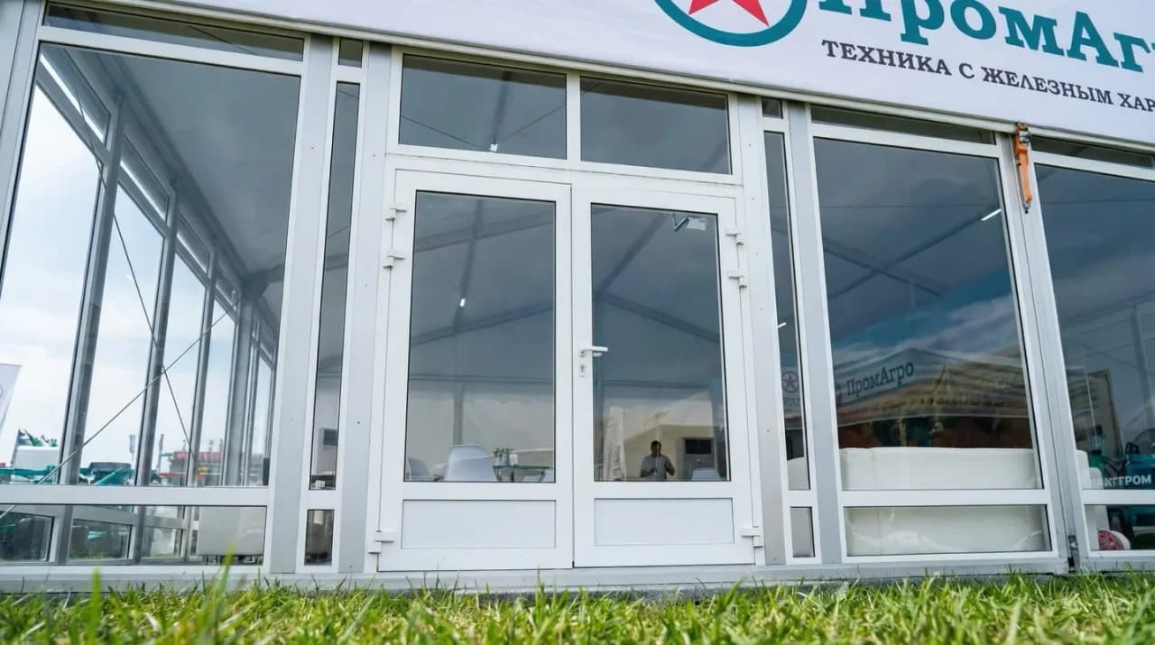 Двухстворчатая дверь